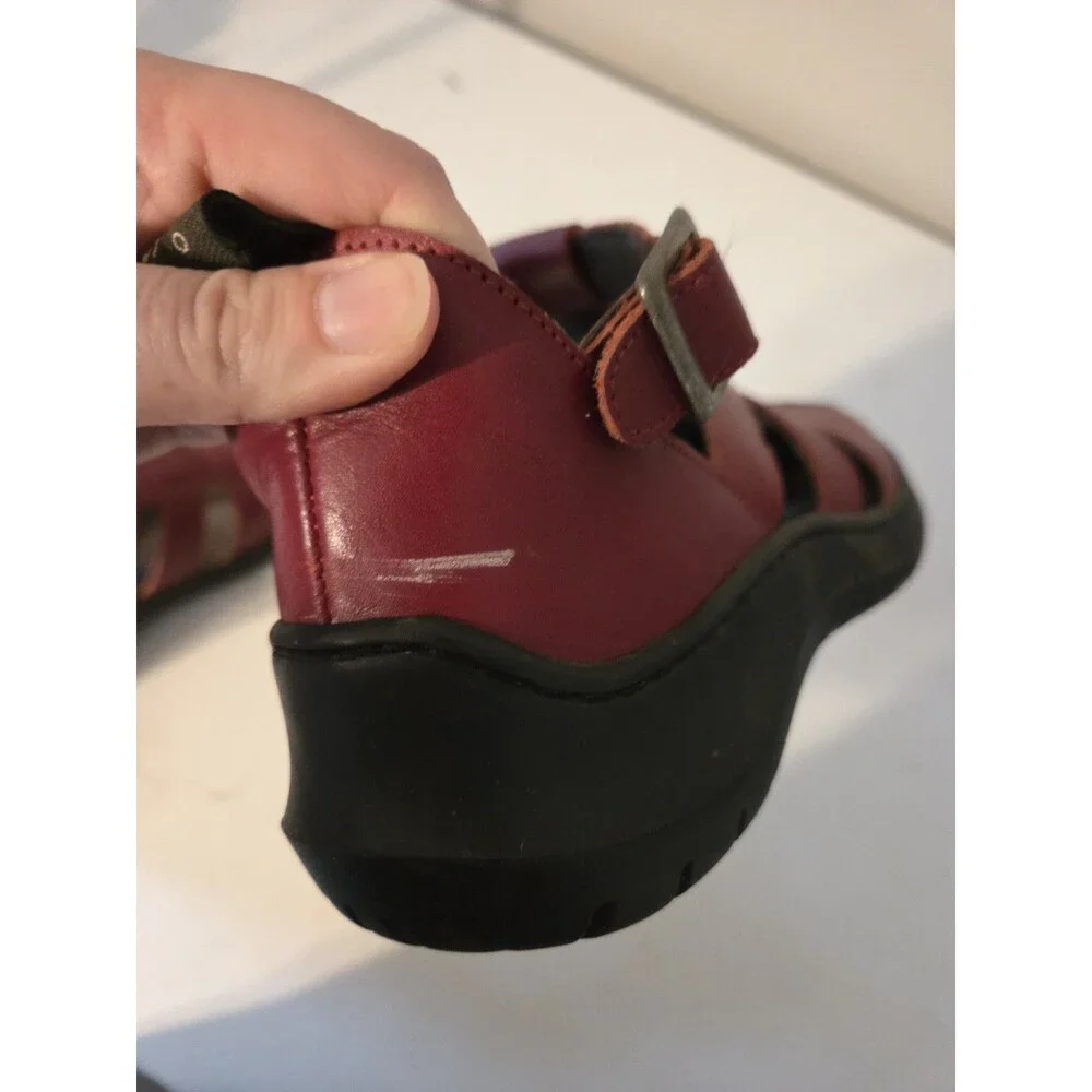 Giraudon Sport New York Womens 39.5 Red Leather Closed Toe Fisherman Sandals...